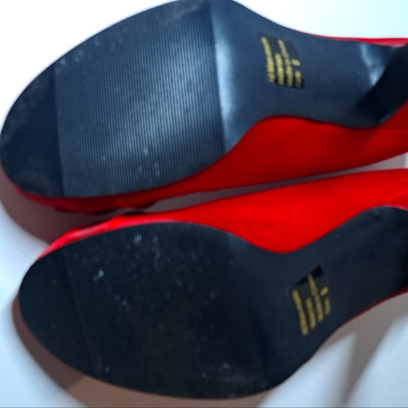 VIBRANT CHARLOTTE RUSSE RED LINED SHOES. SIZE 8 US. RED BOE WITH RHINESTONES. - Picture 8 of 10